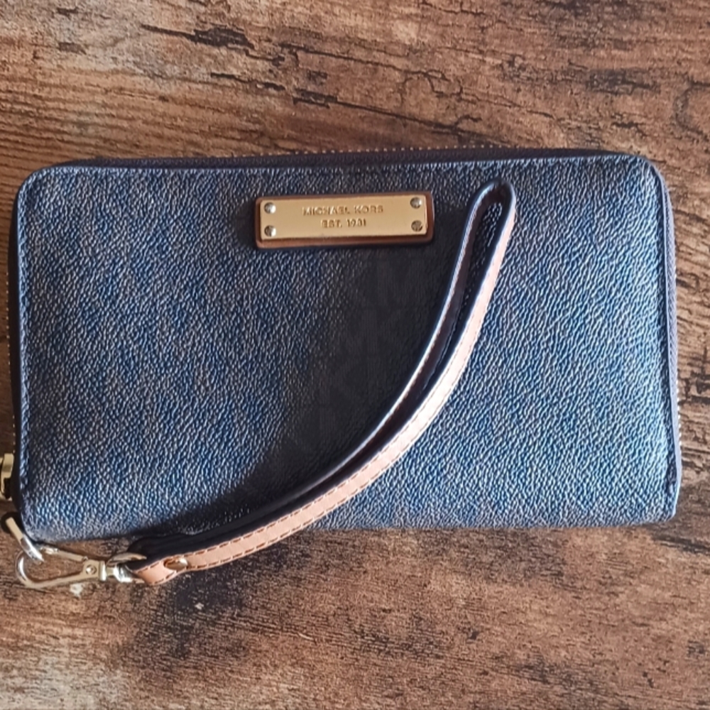 COPY - Michael Kors Wallet/ Wristlet